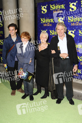 Judi Dench mit Begleitung