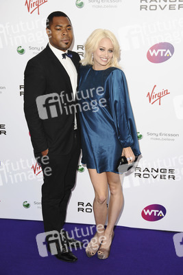 Kimberly Wyatt (Pussycat Dolls, Her Majesty & The Wolves) mit Begleitung