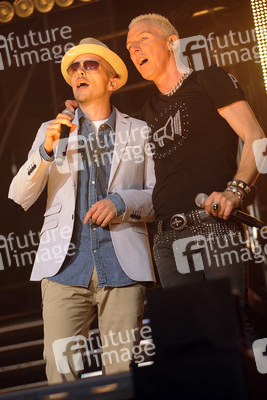 H.P. Baxxter (Scooter) mit Gast Jan Delay