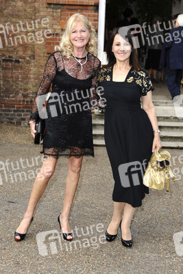 Arlene Phillips mit Begleitung