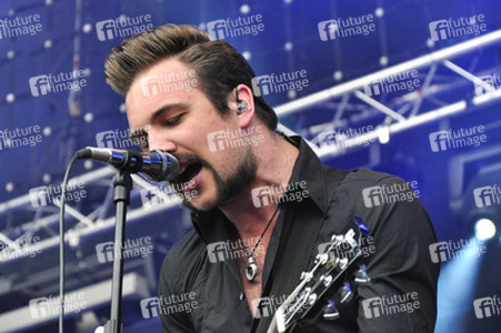 Adam Grahn (Royal Republic)