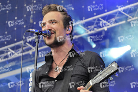 Adam Grahn (Royal Republic)