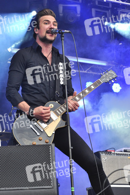 Adam Grahn (Royal Republic)