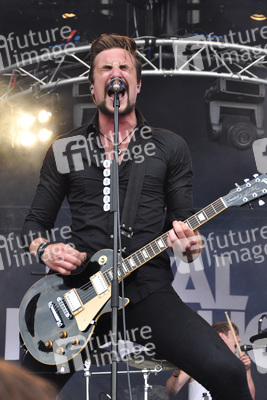 Adam Grahn (Royal Republic)