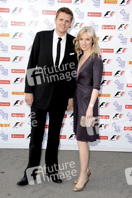 Jake Humphrey mit Begleitung