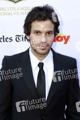 Santiago Cabrera