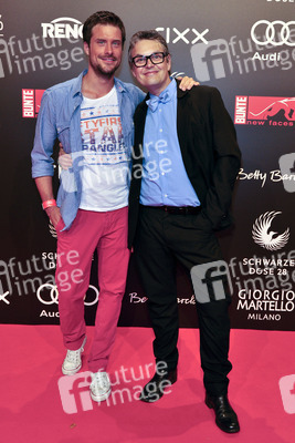 Rolf Scheider mit Begleitung