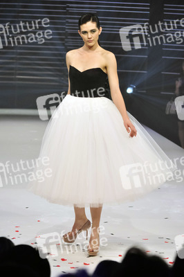 Model der Fashionshow Goldknopf Couture