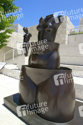 Torso of Dina von Aristide Maillol und Delusions of Grandeur von und René Magritte im Getty Center