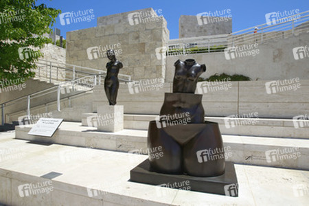 Torso of Dina von Aristide Maillol und Delusions of Grandeur von und René Magritte im Getty Center