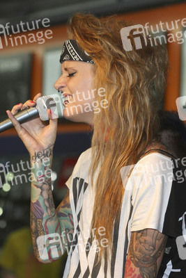 Jennifer Weist (Jennifer Rostock)