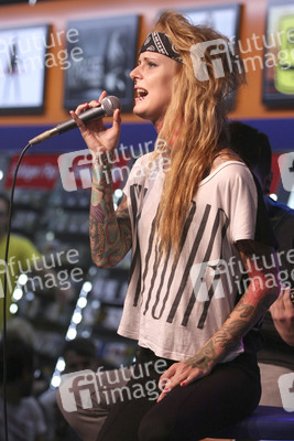 Jennifer Weist (Jennifer Rostock)