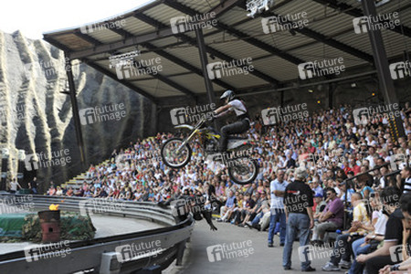 Die Stuntshow im Vulkan