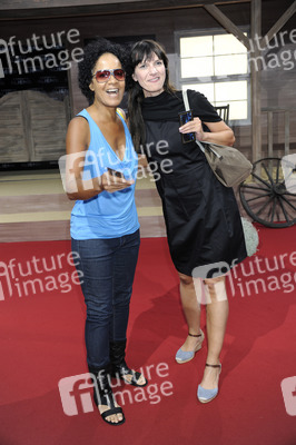 Mo Asumang mit Freundin