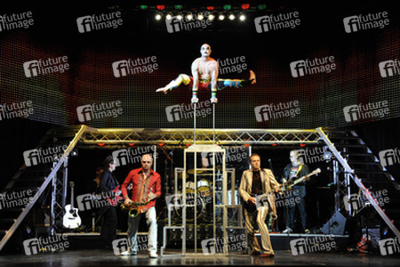 'Forever Young' Cast