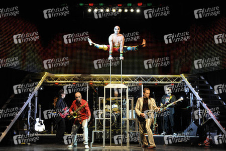 'Forever Young' Cast