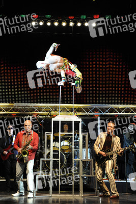 'Forever Young' Cast