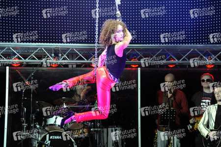 'Forever Young' Cast