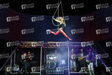 'Forever Young' Cast