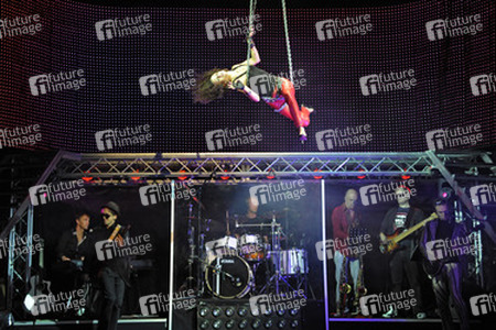 'Forever Young' Cast