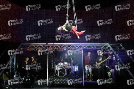 'Forever Young' Cast