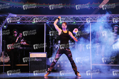 'Forever Young' Cast