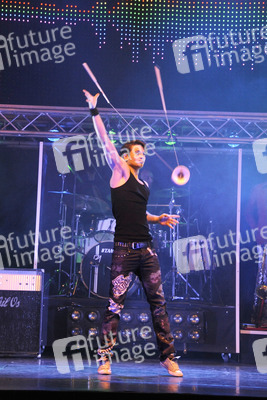 'Forever Young' Cast