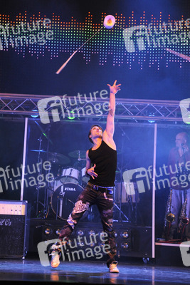 'Forever Young' Cast