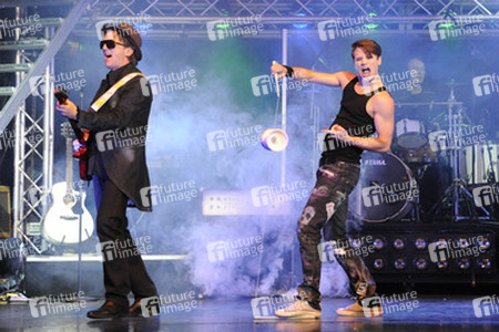 'Forever Young' Cast