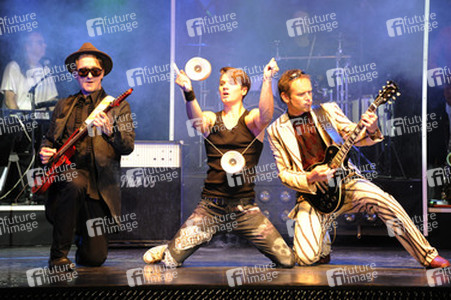 'Forever Young' Cast