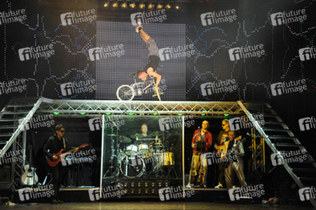 'Forever Young' Cast