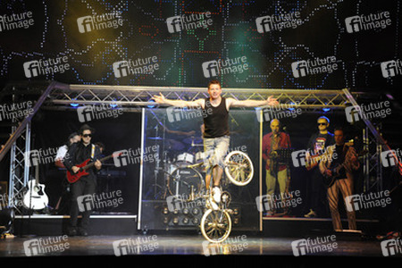 'Forever Young' Cast