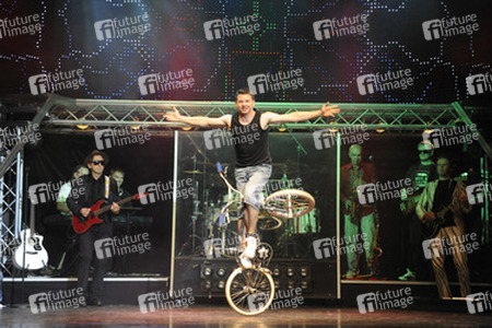 'Forever Young' Cast