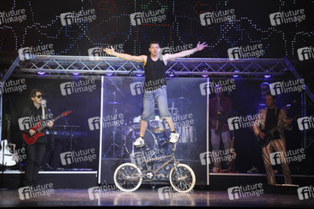 'Forever Young' Cast