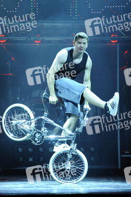 'Forever Young' Cast