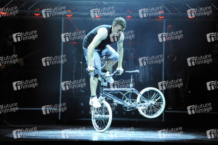 'Forever Young' Cast