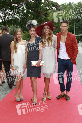 Andrea Lüdke mit Begleitung