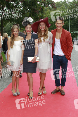 Andrea Lüdke mit Begleitung