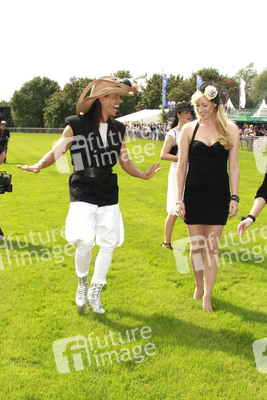 Jorge Gonzalez mit Laufsteg-Kandidatin