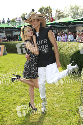 Louisa Mazzurana, Jorge Gonzalez