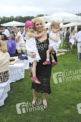 Heike Kloss mit ihren Töchtern Olivia und Marla