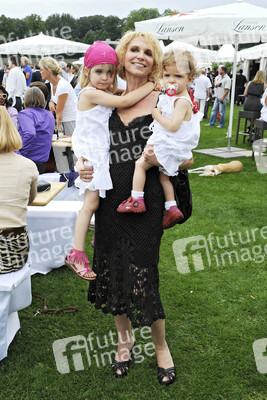 Heike Kloss mit ihren Töchtern Olivia und Marla