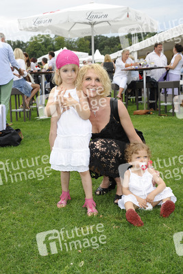 Heike Kloss mit ihren Töchtern Olivia und Marla