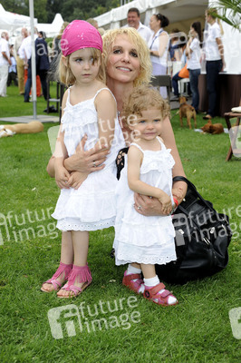 Heike Kloss mit ihren Töchtern Olivia und Marla