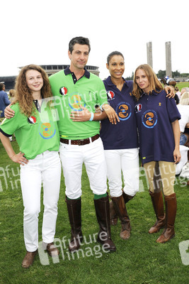 Anna Maria Sturm, Gregor Törzs, Annabelle Mandeng, Nadeshda Brennicke