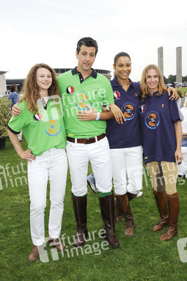 Anna Maria Sturm, Gregor Törzs, Annabelle Mandeng, Nadeshda Brennicke