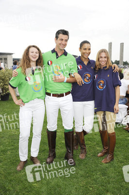 Anna Maria Sturm, Gregor Törzs, Annabelle Mandeng, Nadeshda Brennicke