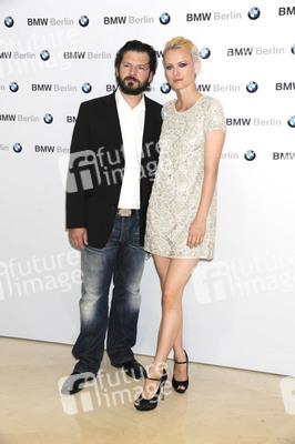 Franziska Knuppe mit Begleitung