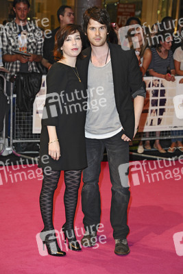 Sally Hawkins mit Begleitung