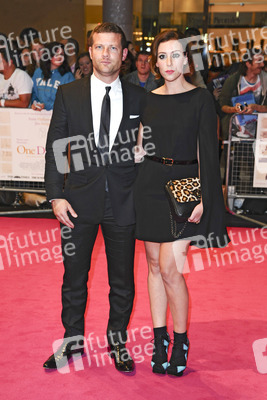 Dermot O'Leary mit Begleitung